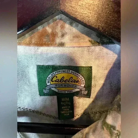 Cabela’s womens size Medium Zonz Woodland hunting shirt button down camouflage - Picture 2 of 11